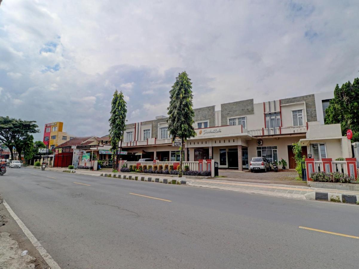 Oyo 90347 Hotel Srikandi Syariah Tasikmalaya Exteriör bild