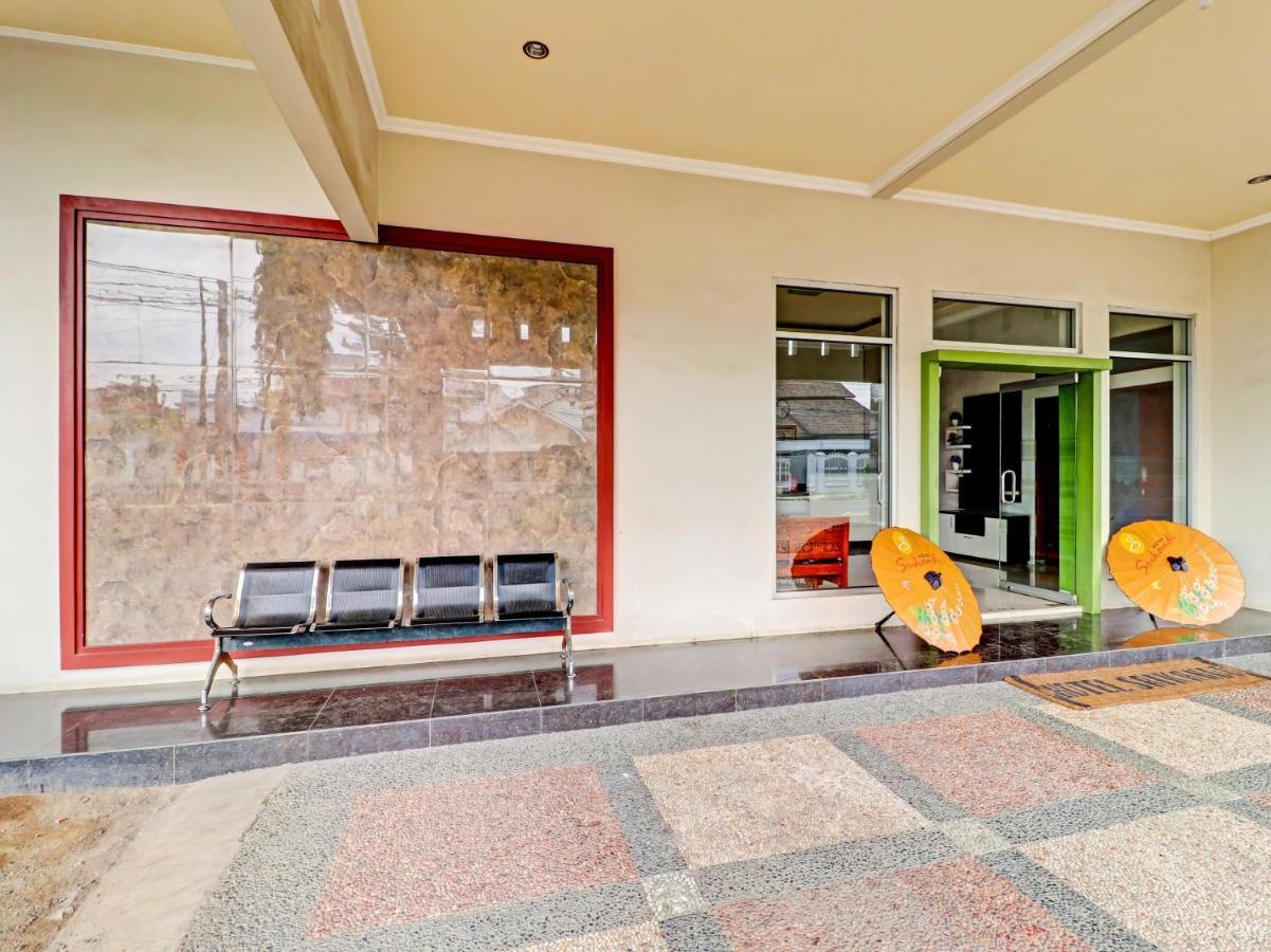 Oyo 90347 Hotel Srikandi Syariah Tasikmalaya Exteriör bild