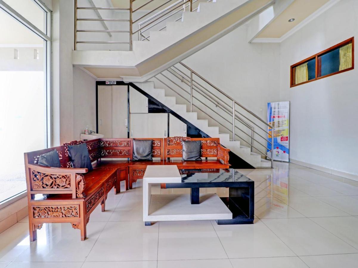 Oyo 90347 Hotel Srikandi Syariah Tasikmalaya Exteriör bild