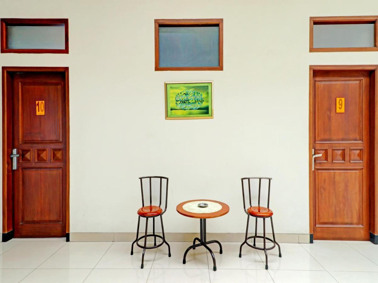 Oyo 90347 Hotel Srikandi Syariah Tasikmalaya Exteriör bild