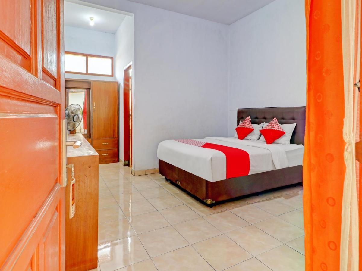 Oyo 90347 Hotel Srikandi Syariah Tasikmalaya Exteriör bild