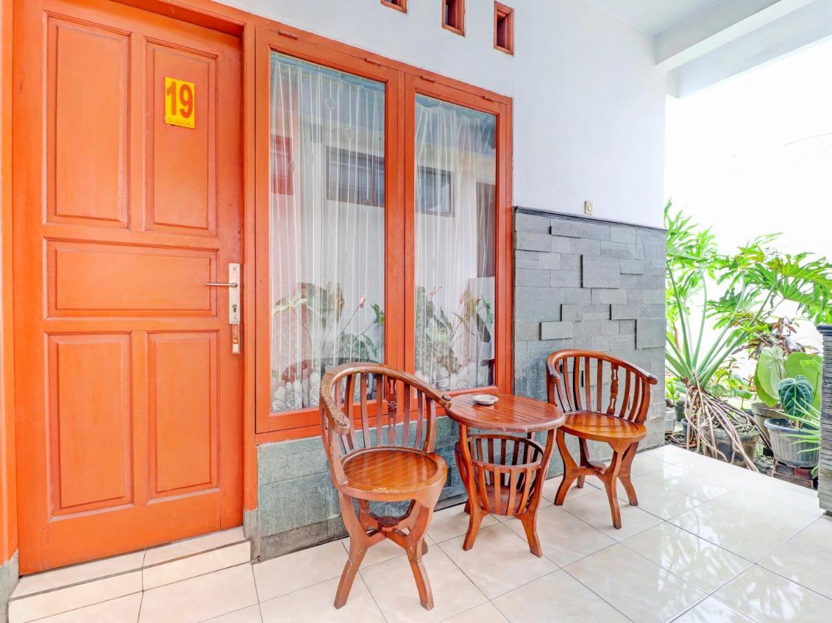 Oyo 90347 Hotel Srikandi Syariah Tasikmalaya Exteriör bild