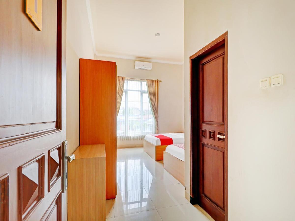 Oyo 90347 Hotel Srikandi Syariah Tasikmalaya Exteriör bild