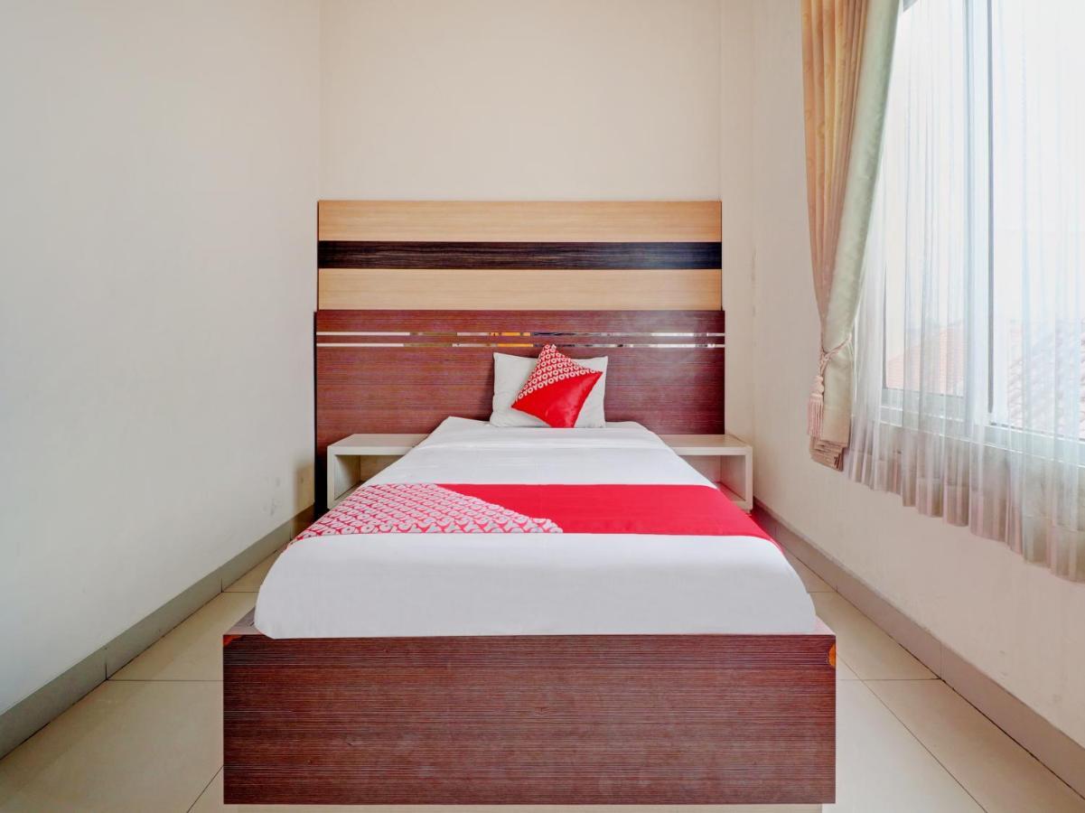 Oyo 90347 Hotel Srikandi Syariah Tasikmalaya Exteriör bild