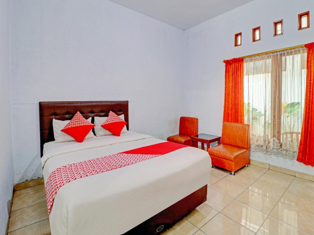 Oyo 90347 Hotel Srikandi Syariah Tasikmalaya Exteriör bild