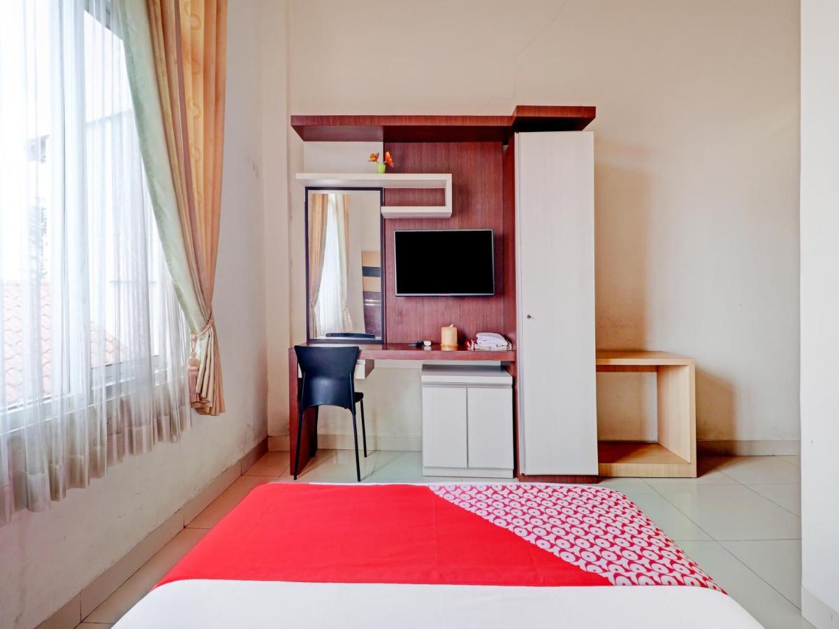 Oyo 90347 Hotel Srikandi Syariah Tasikmalaya Exteriör bild
